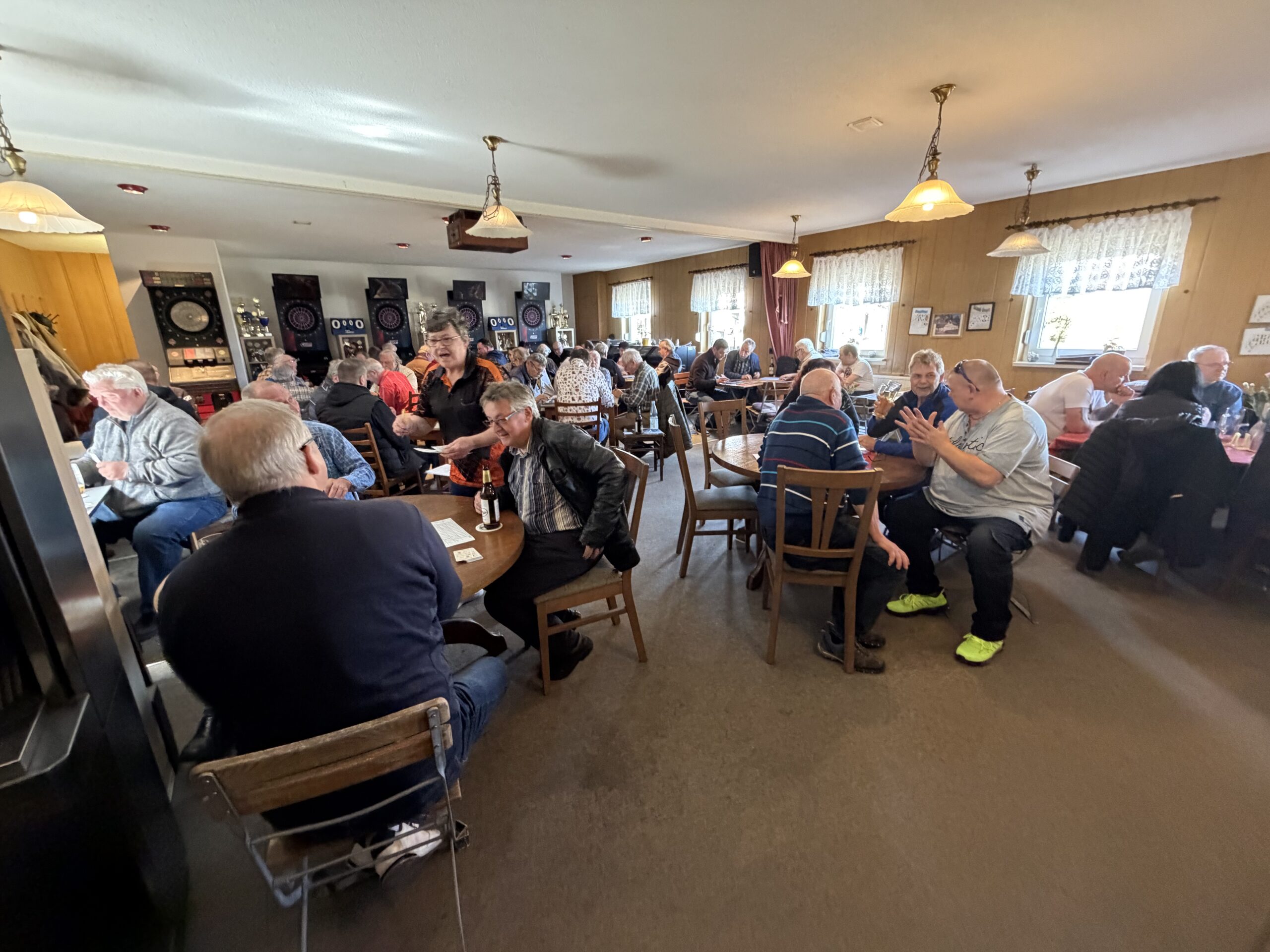 Blick in die gut gefüllte Einigkeit in Freiberg