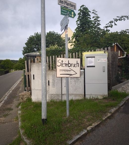 Beschilderung zum Steinbruch Eppendorf