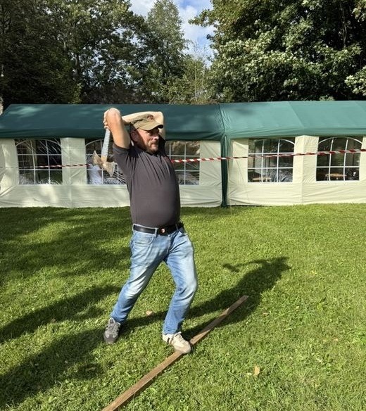Axtwerfen beim Sommerfest